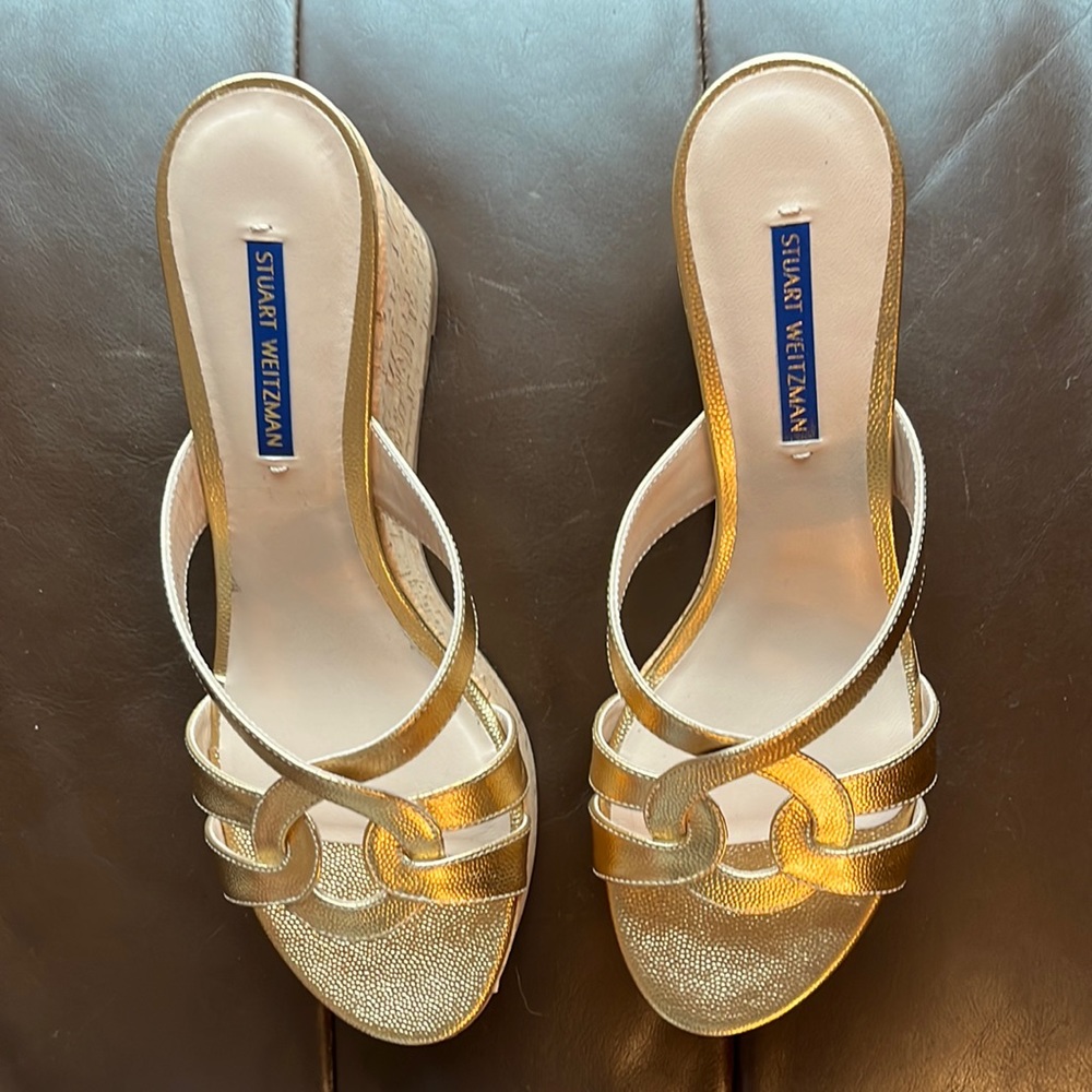 NWOB Stuart Weitzman Gold Wedges, Size 8